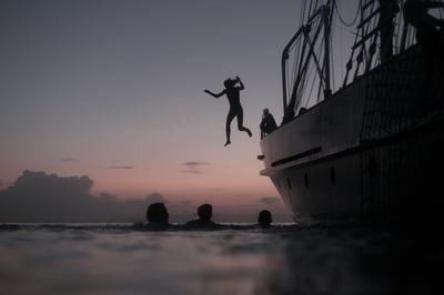 lady diving from spirit of new zealand